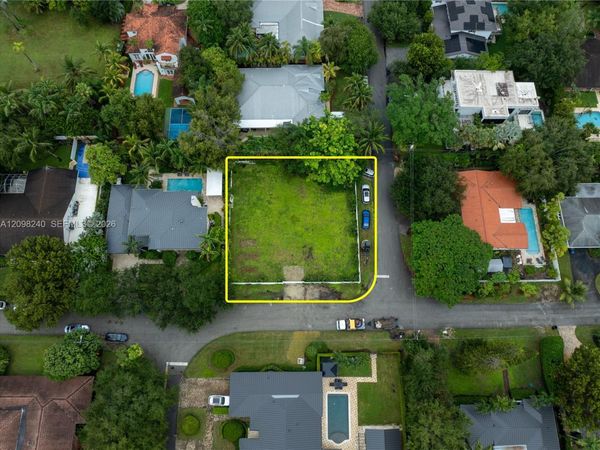 6001 SW 82nd St , South Miami, FL 33143