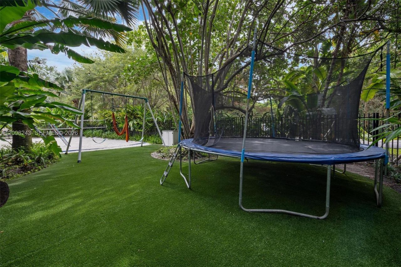 6080 SW 102nd St , Pinecrest, FL 33156 Photo