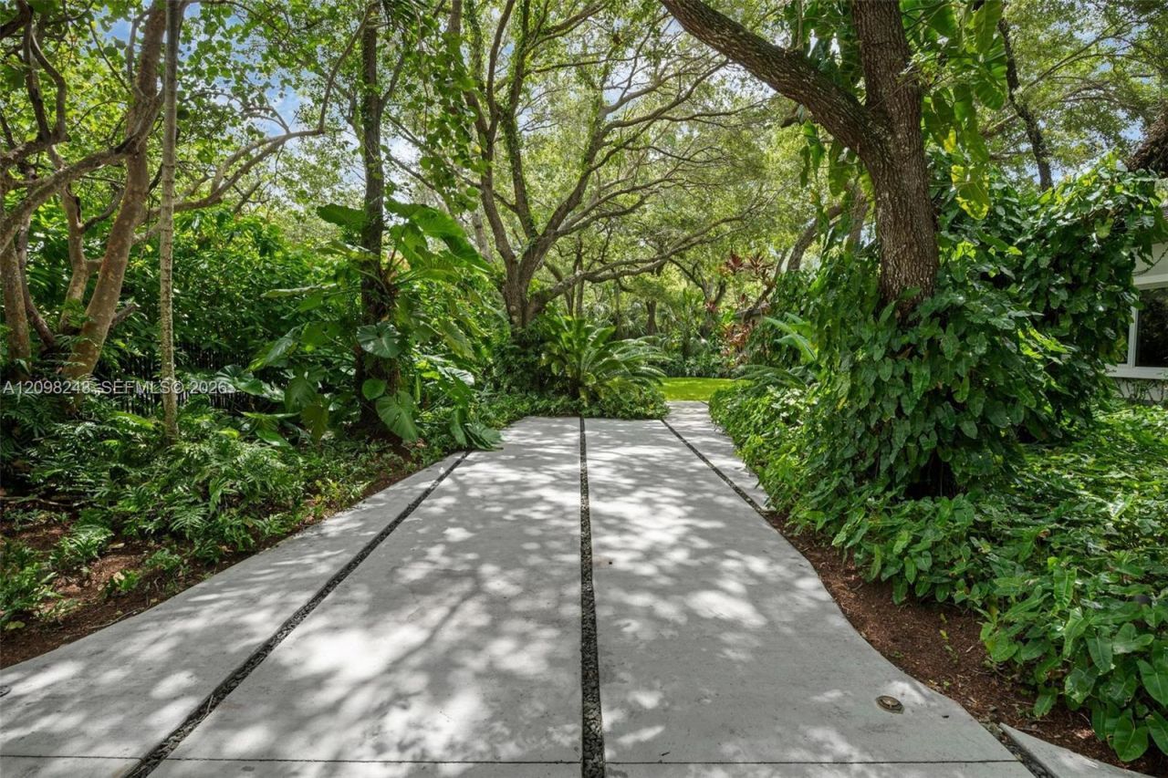 6080 SW 102nd St , Pinecrest, FL 33156 Photo