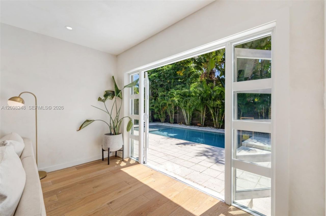 830 NE 72nd St, Miami, FL 33138 Photo