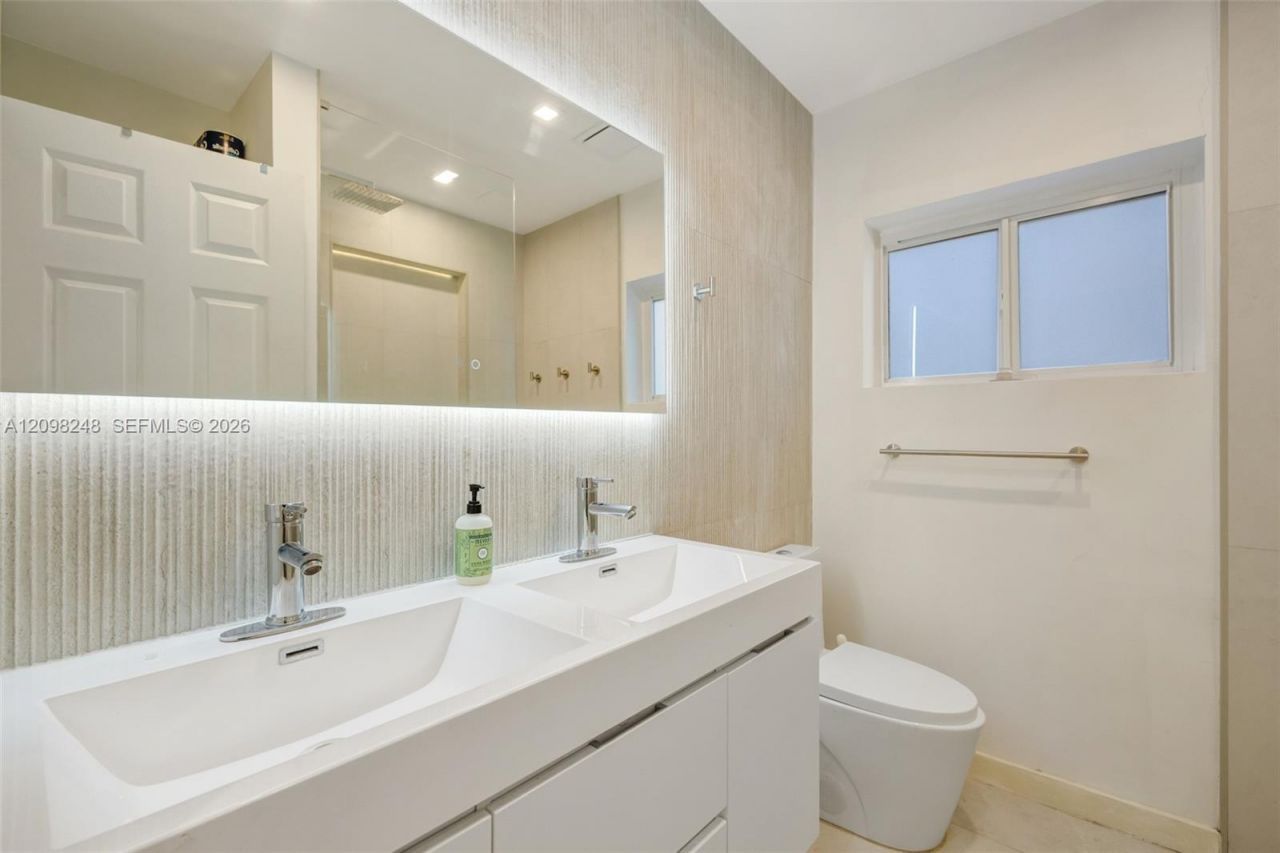 830 NE 72nd St, Miami, FL 33138 Photo
