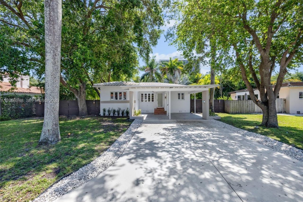 830 NE 72nd St, Miami, FL 33138 Photo