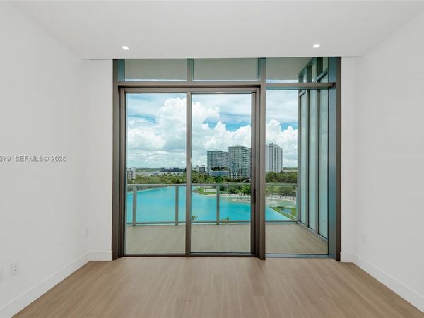 2411 laguna circle , Unit 610, North Miami, FL 33181