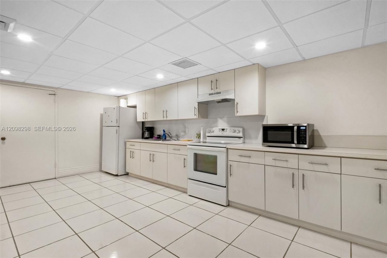 1001 91st St, Unit 506, Bay Harbor Islands, FL 33154 Photo