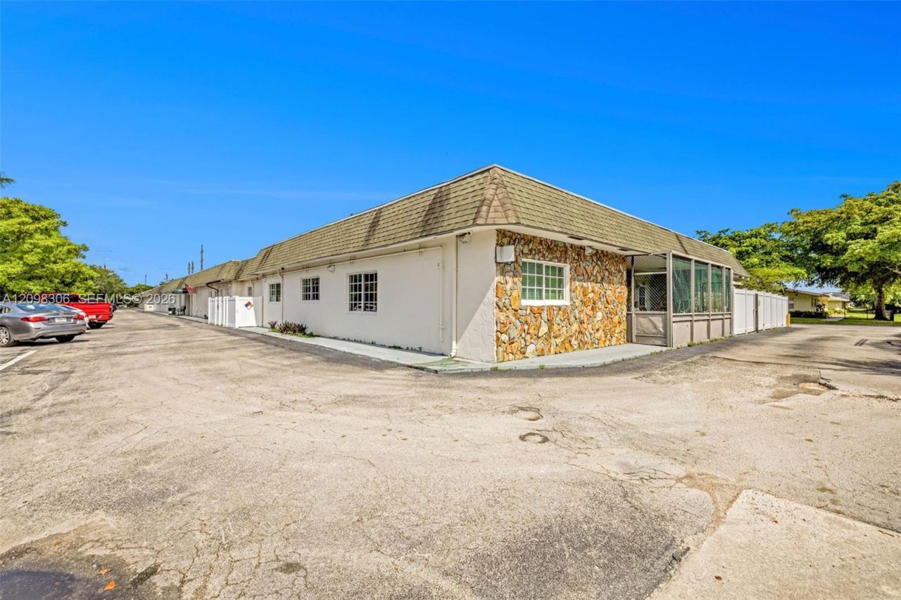 6810 SW 7th St , Margate, FL 33068 Photo