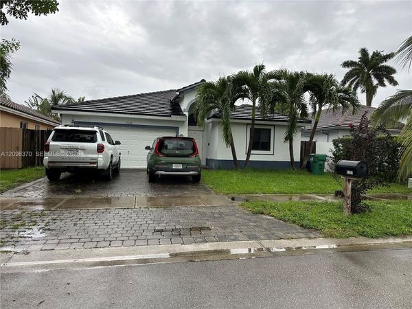 5322 SW 164 PL , Miami, FL 33185