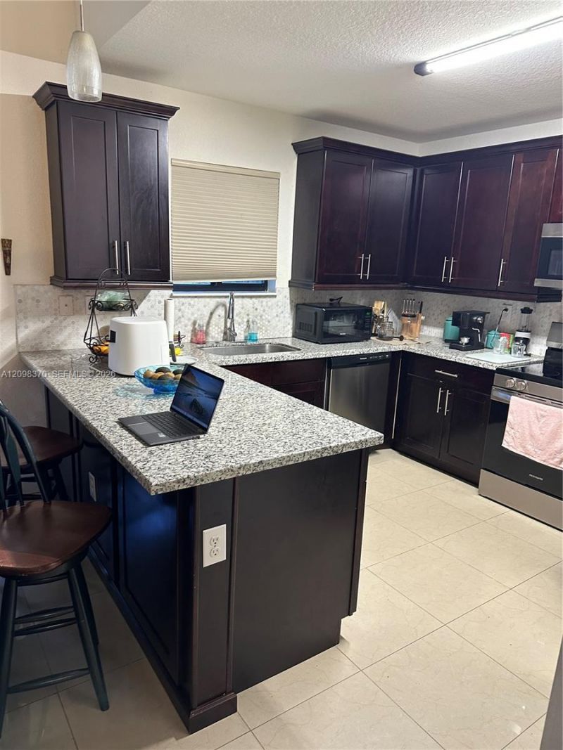 5322 SW 164 Pl , Miami, FL 33185 Photo