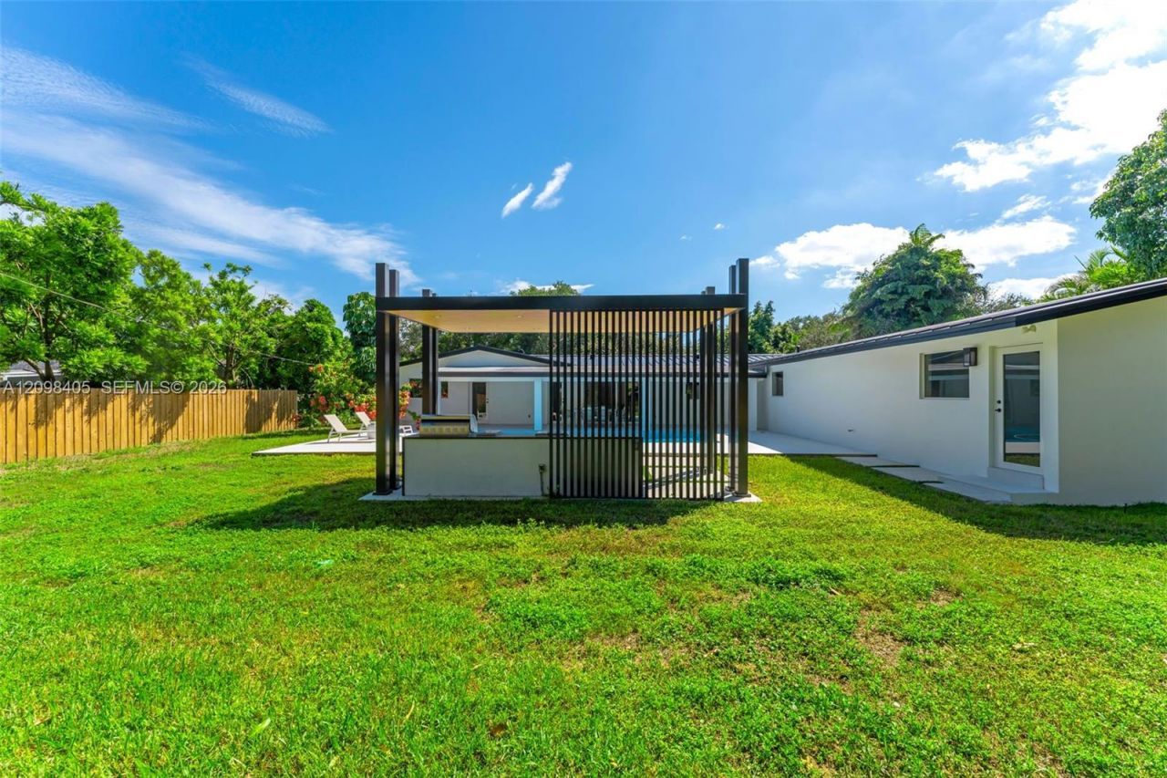 8345 SW 132nd St, Pinecrest, FL 33156 Photo