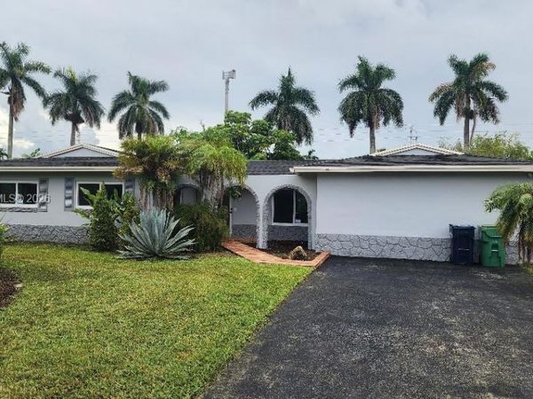 8880 SW 183rd Ter , Palmetto Bay, FL 33157