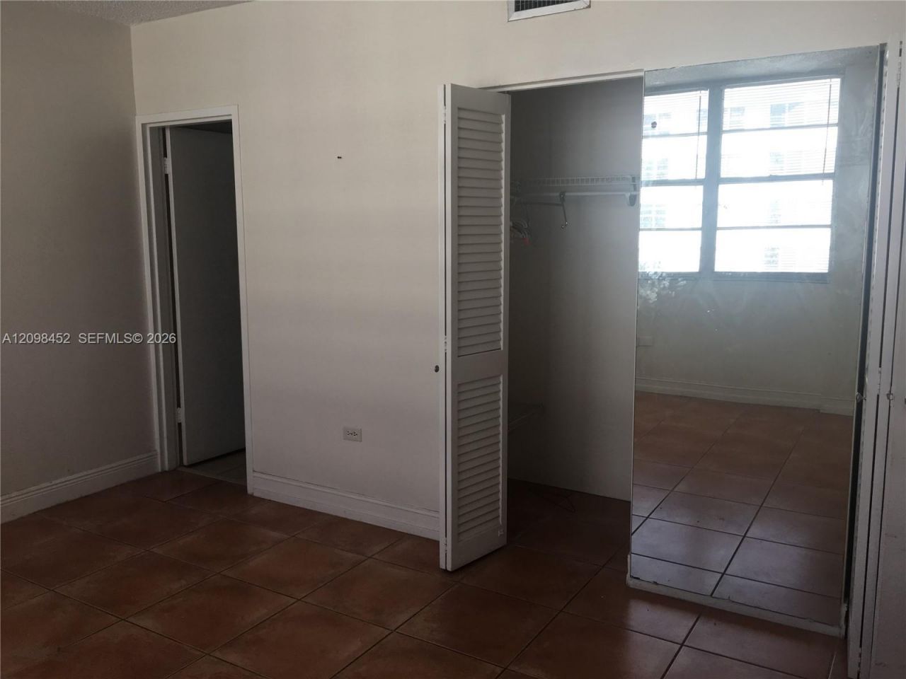 999 Brickell Bay Dr , Unit 1807, Miami, FL 33131 Photo