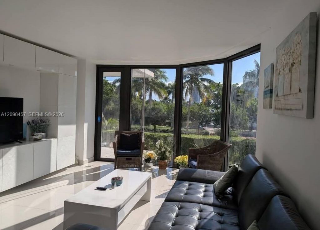 3375 N Country Club Dr , Unit 103, Aventura, FL 33180 Photo