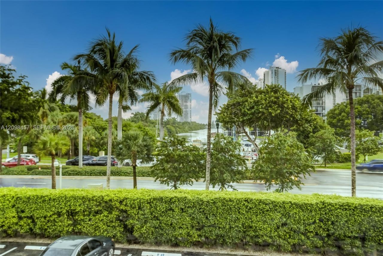 3375 N Country Club Dr , Unit 103, Aventura, FL 33180 Photo