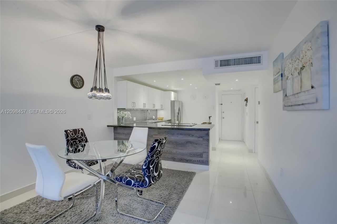 3375 N Country Club Dr , Unit 103, Aventura, FL 33180 Photo