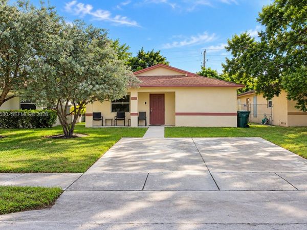 211 NE 35th St , Oakland Park, FL 33334