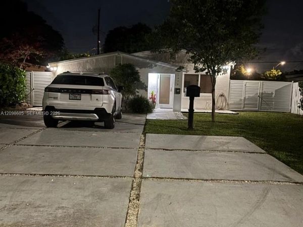 North Miami Beach, FL 33162