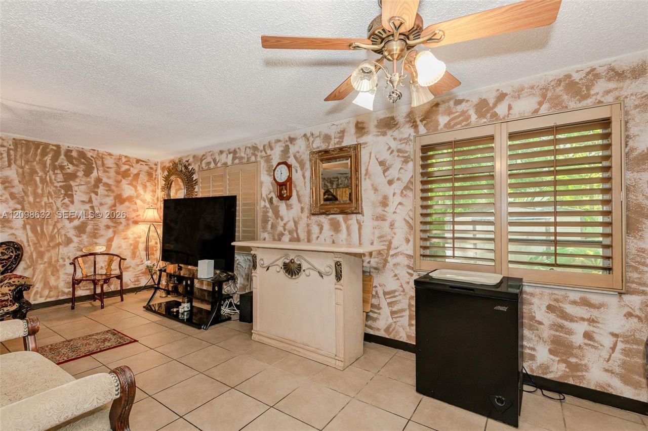 3530 Oak Ave , Miami, FL 33133 Photo