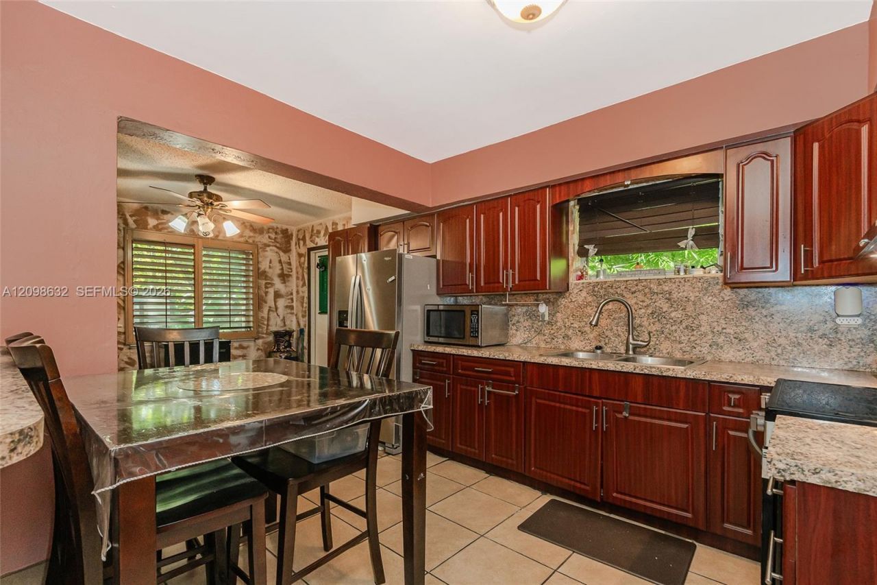 3530 Oak Ave , Miami, FL 33133 Photo