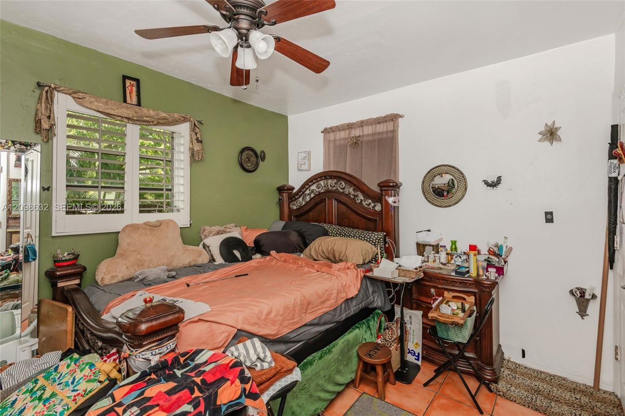 3530 Oak Ave , Miami, FL 33133 Photo