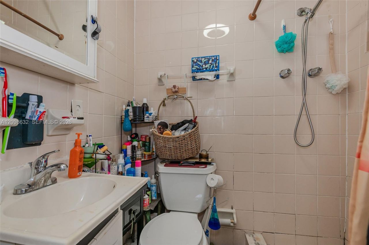 3530 Oak Ave , Miami, FL 33133 Photo