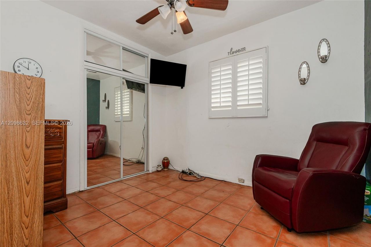 3530 Oak Ave , Miami, FL 33133 Photo