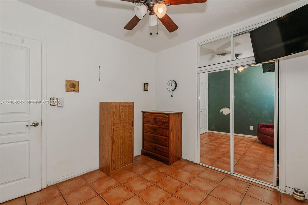 3530 Oak Ave , Miami, FL 33133 Photo