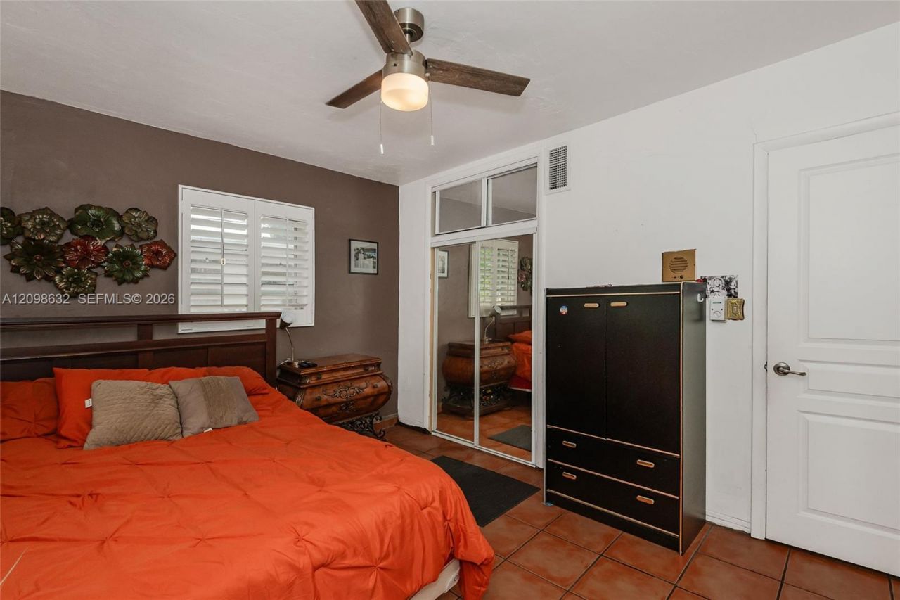 3530 Oak Ave , Miami, FL 33133 Photo