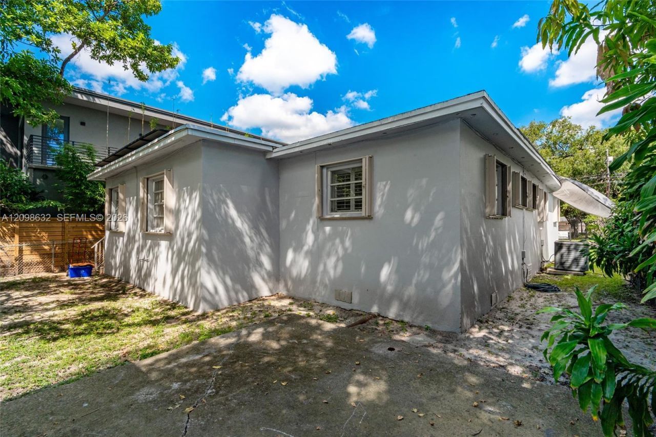 3530 Oak Ave , Miami, FL 33133 Photo