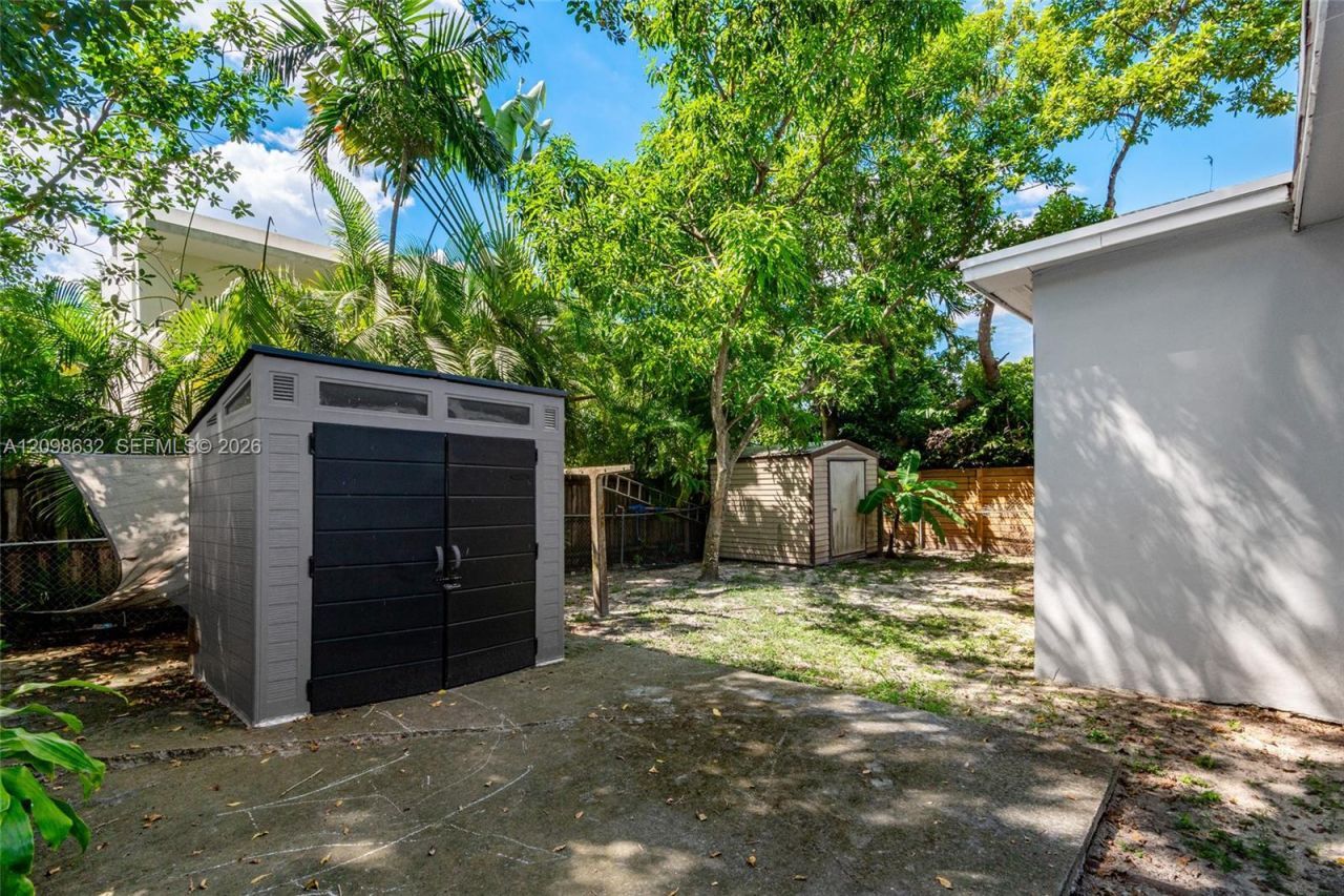 3530 Oak Ave , Miami, FL 33133 Photo