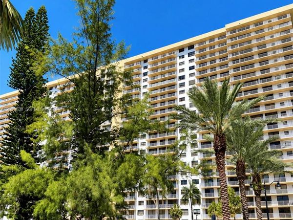 290 174th St , Unit 2412, Sunny Isles Beach, FL 33160