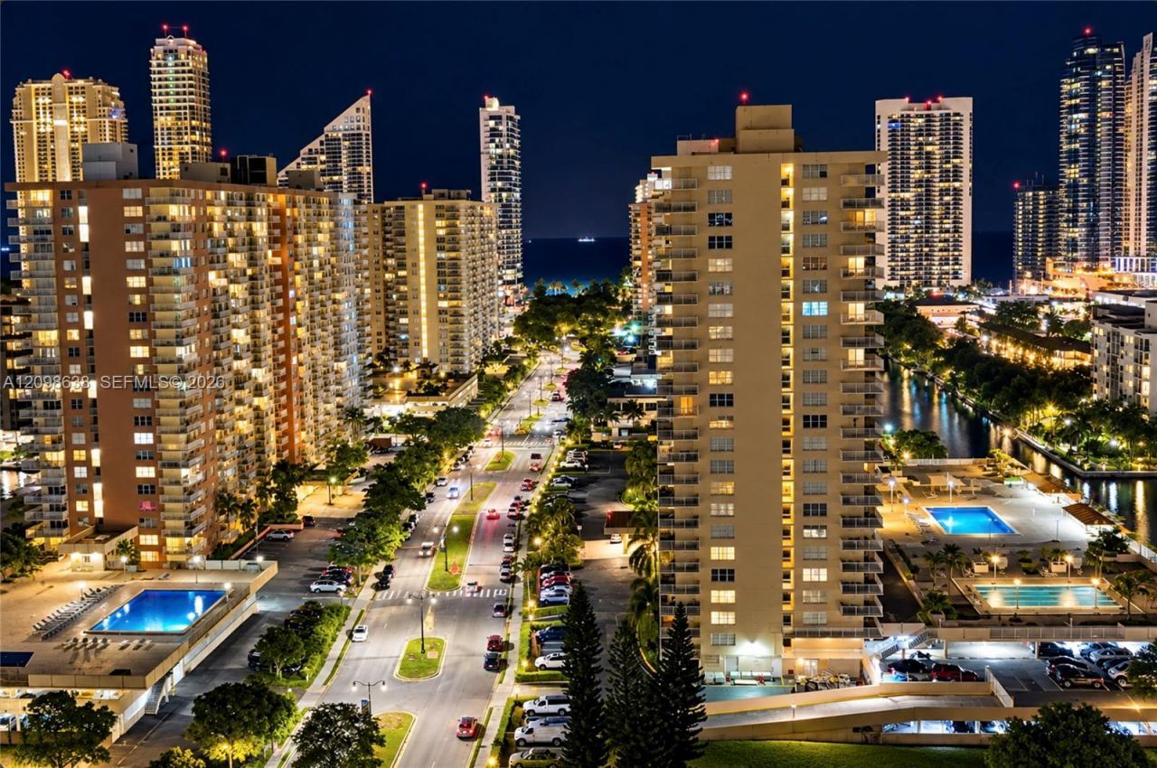 290 174th St , Unit 2412, Sunny Isles Beach, FL 33160 Photo