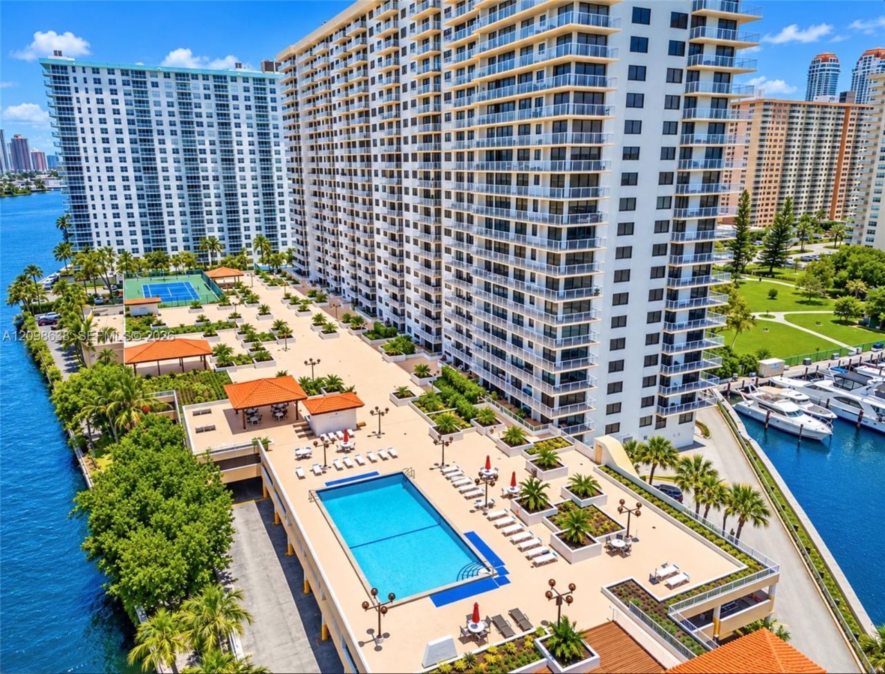 290 174th St , Unit 2412, Sunny Isles Beach, FL 33160 Photo