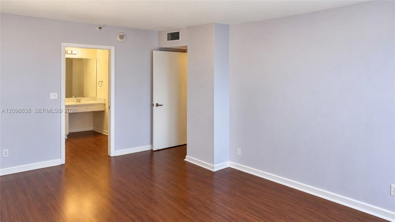 290 174th St , Unit 2412, Sunny Isles Beach, FL 33160 Photo