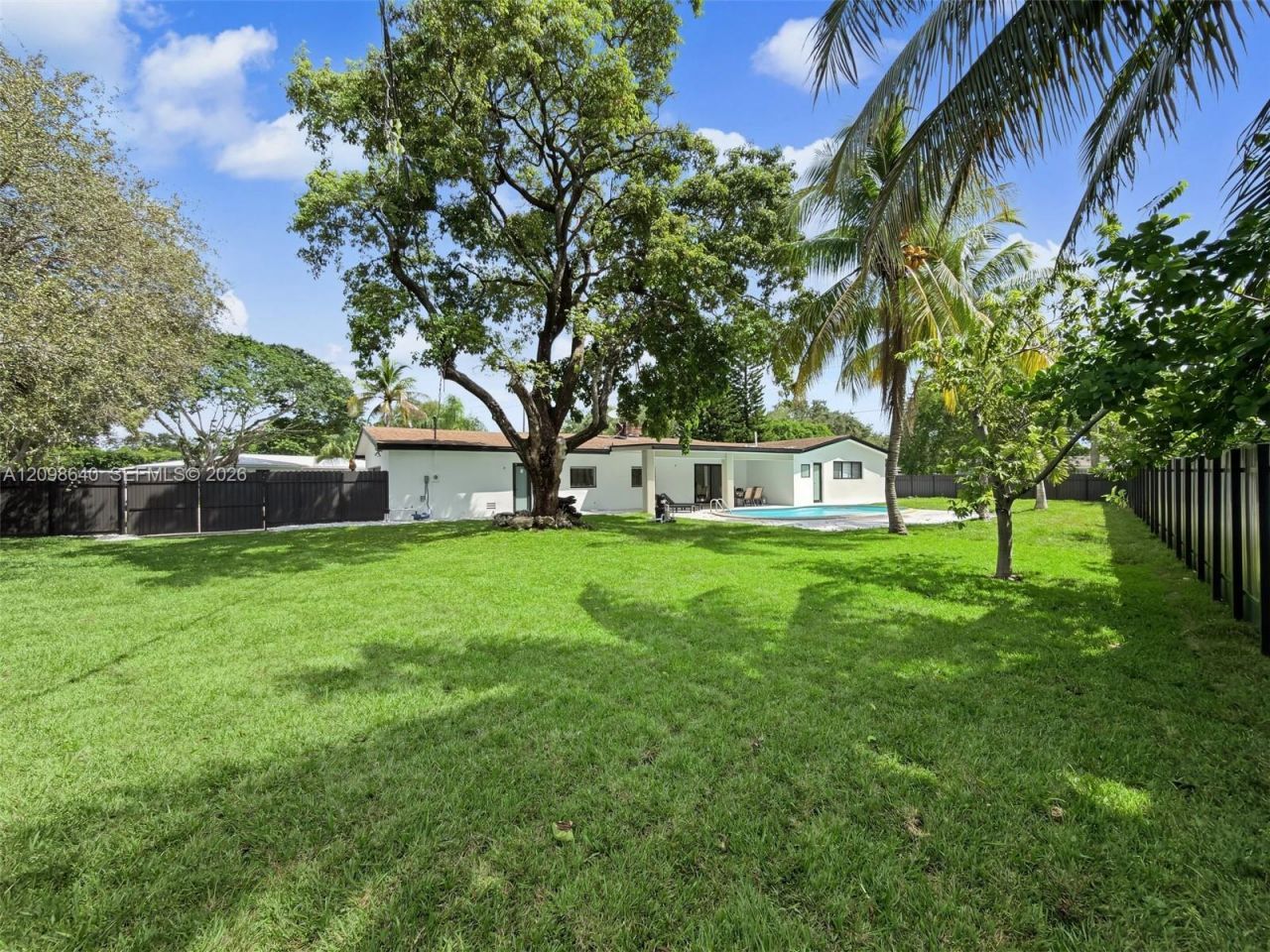 8200 SW 164th St, Palmetto Bay, FL 33157 Photo