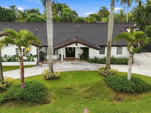 11865 SW 112th Ave Cir , Miami, FL 33176