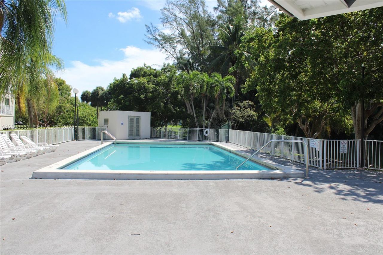 8260 SW 210th St, Unit 216, Cutler Bay, FL 33189 Photo