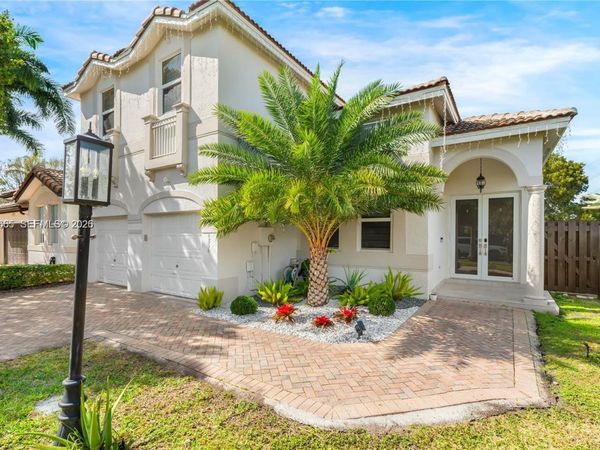 4894 NW 110th Pl , Doral, FL 33178