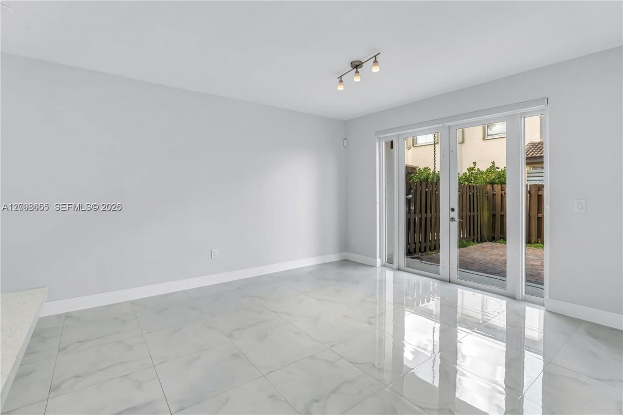 4894 NW 110th Pl , Doral, FL 33178 Photo
