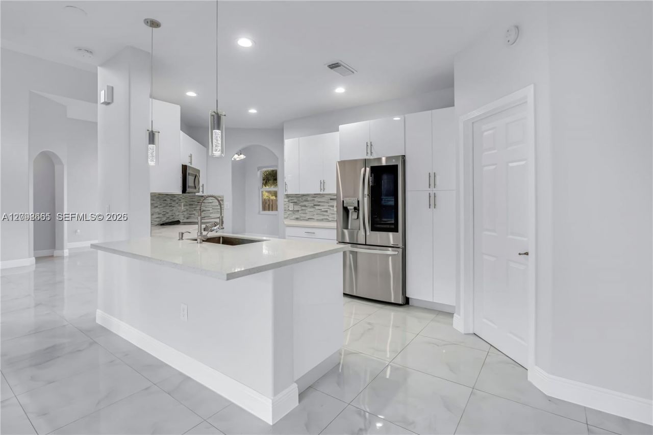 4894 NW 110th Pl , Doral, FL 33178 Photo