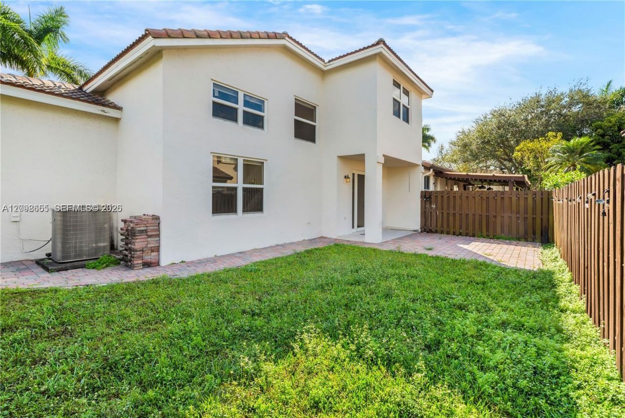 4894 NW 110th Pl , Doral, FL 33178 Photo