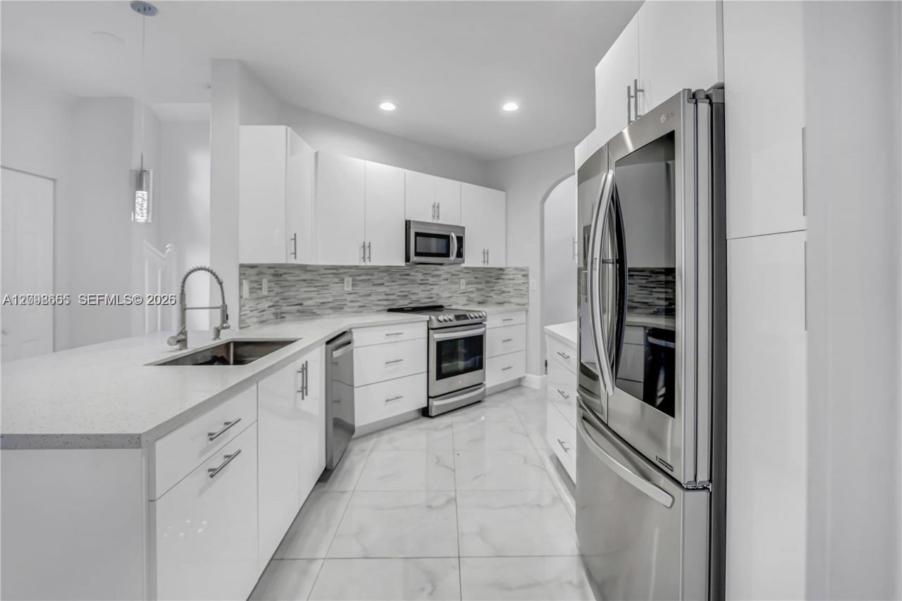 4894 NW 110th Pl , Doral, FL 33178 Photo