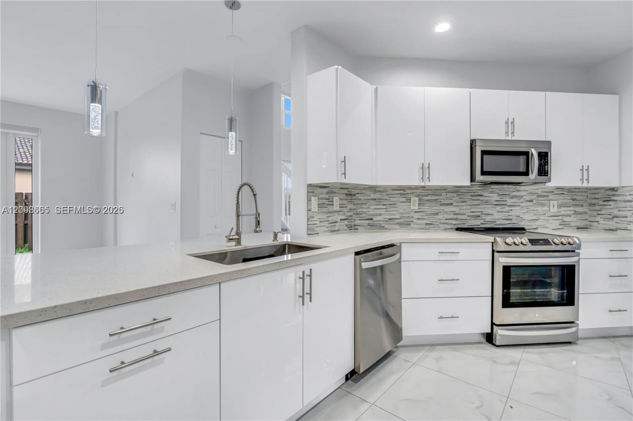 4894 NW 110th Pl , Doral, FL 33178 Photo
