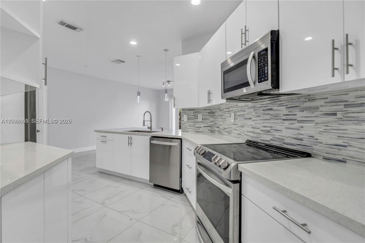 4894 NW 110th Pl , Doral, FL 33178 Photo