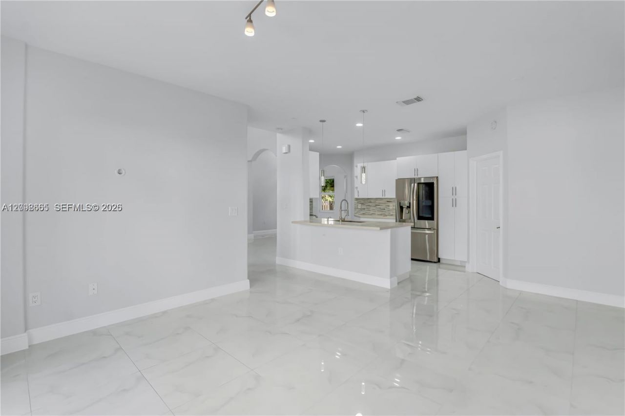 4894 NW 110th Pl , Doral, FL 33178 Photo
