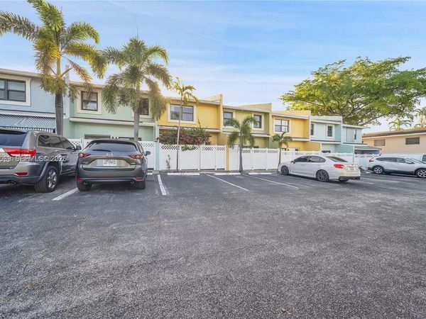 120 SE 12th Ave, Unit 120, Pompano Beach, FL 33060
