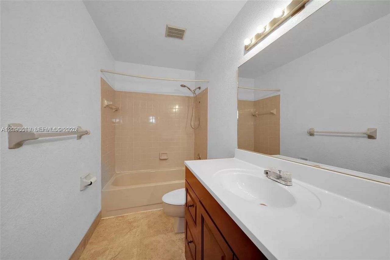 120 SE 12th Ave, Unit 120, Pompano Beach, FL 33060 Photo