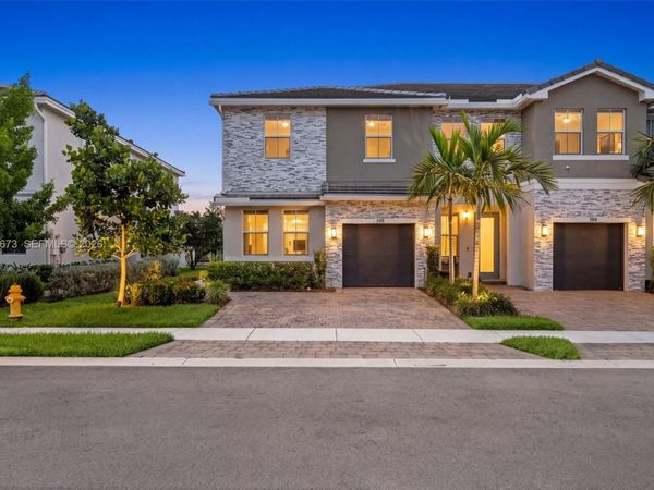 198 SW 170th Ave , Pembroke Pines, FL 33027