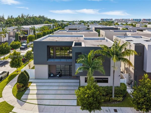 7442 NW 100th Ave , Doral, FL 33178