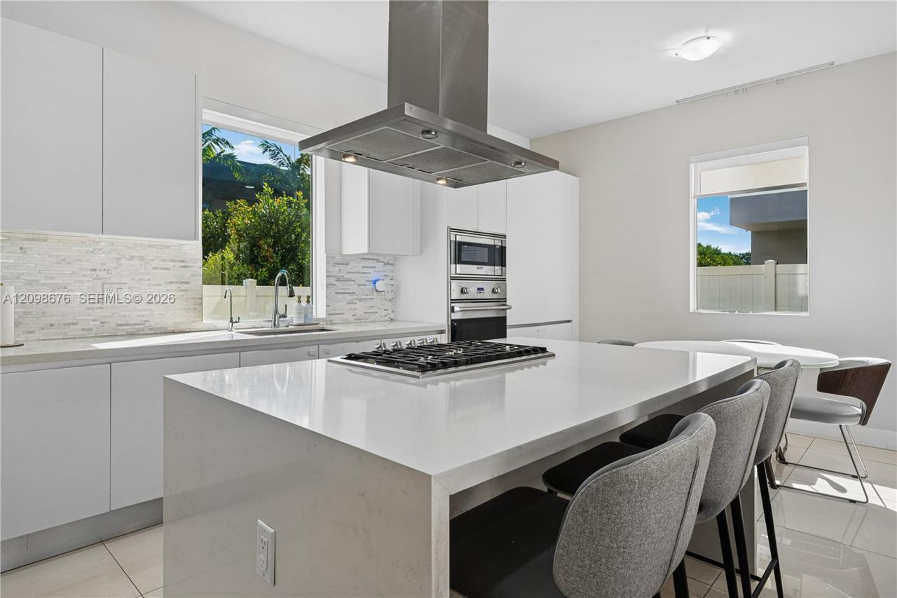7442 NW 100th Ave, Doral, FL 33178 Photo