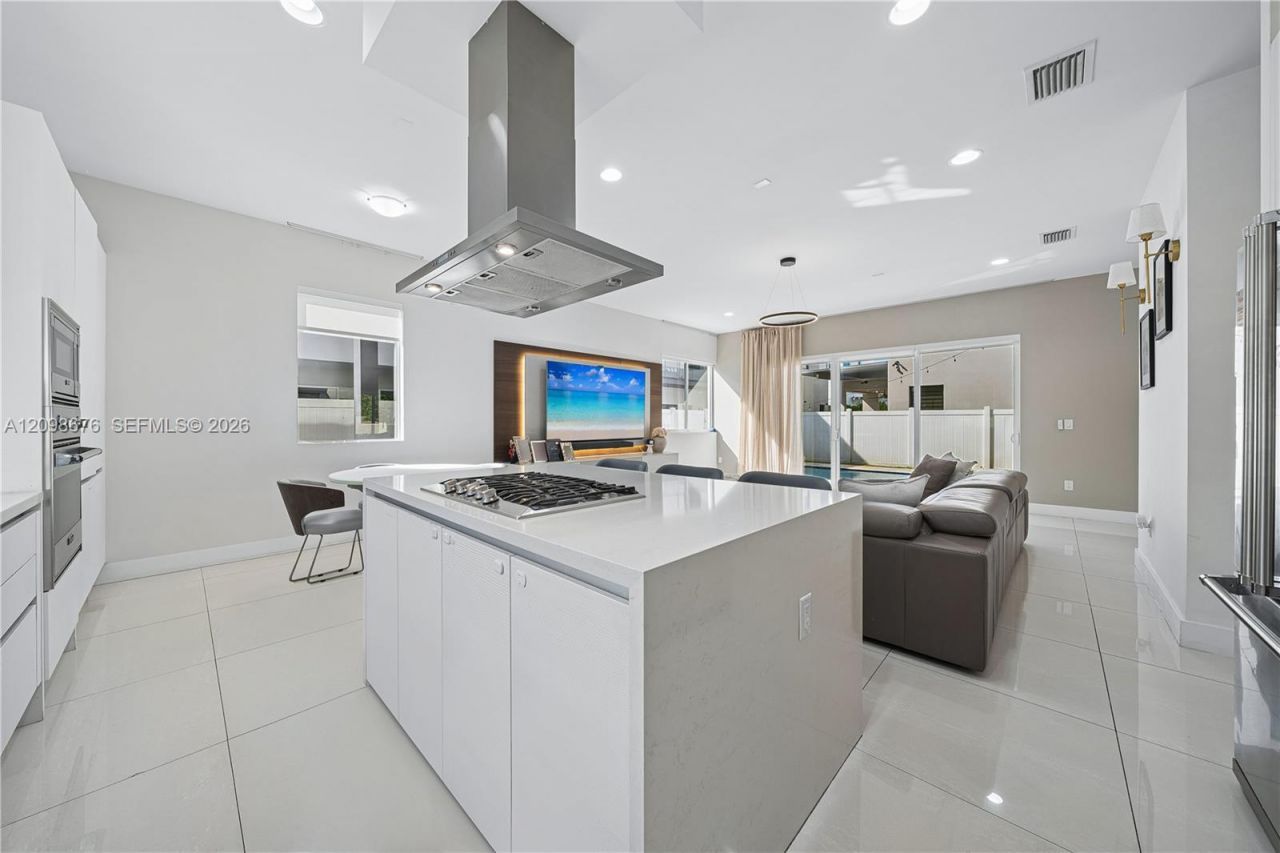 7442 NW 100th Ave, Doral, FL 33178 Photo