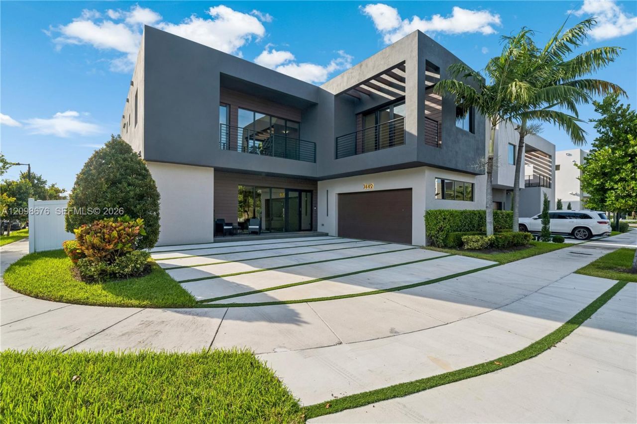 7442 NW 100th Ave, Doral, FL 33178 Photo